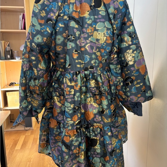 Floral Patterned Dress with Balloon Sleeves by Stina Goya - Picture 5 of 9